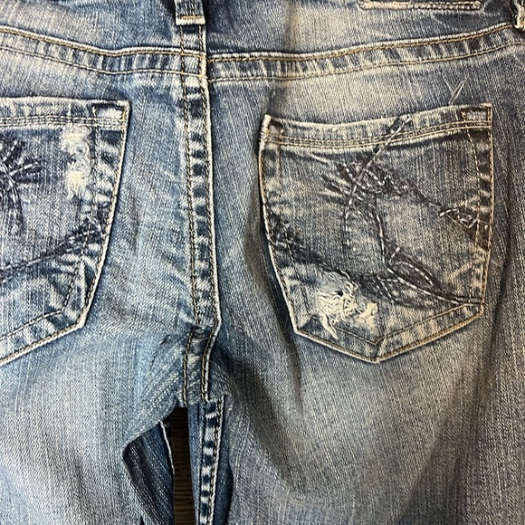 Silver Jeans Co. Distressed Flare Jeans – Blue – Size 26x33 (804) - Picture 9 of 9